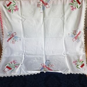Vtg Hand Embroidery Table Topper Tablecloth Floral Birds Delicate Lace trim 30"